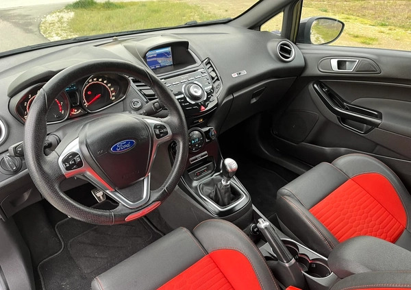 Ford Fiesta cena 43900 przebieg: 104000, rok produkcji 2014 z Kielce małe 742